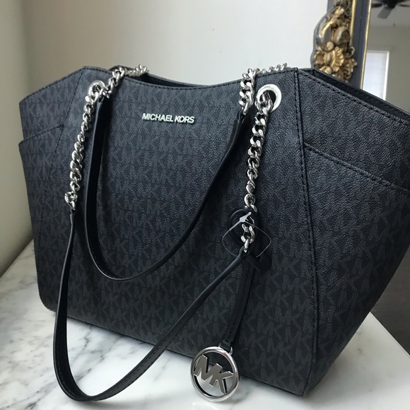 Michael Kors Handbags - NWT Michael Kors Jet Set Travel Black JST tote bag